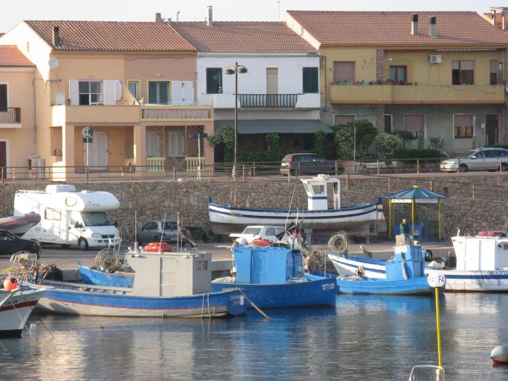 Borgo Spiaggia Vista Mare Isola Rossa Phòng bức ảnh