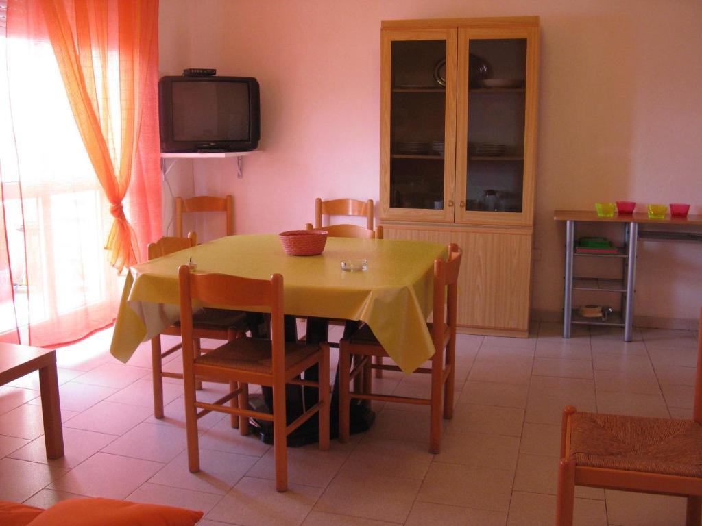 Borgo Spiaggia Vista Mare Isola Rossa Phòng bức ảnh