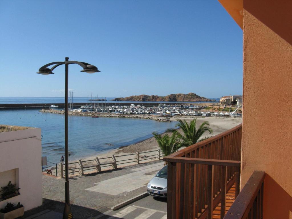 Borgo Spiaggia Vista Mare Isola Rossa Phòng bức ảnh