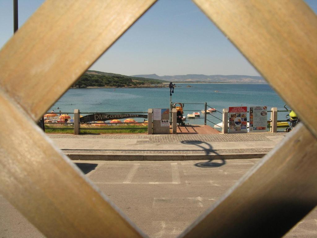 Borgo Spiaggia Vista Mare Isola Rossa Phòng bức ảnh