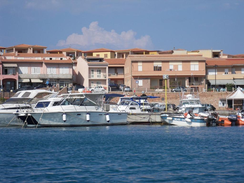 Borgo Spiaggia Vista Mare Isola Rossa Phòng bức ảnh