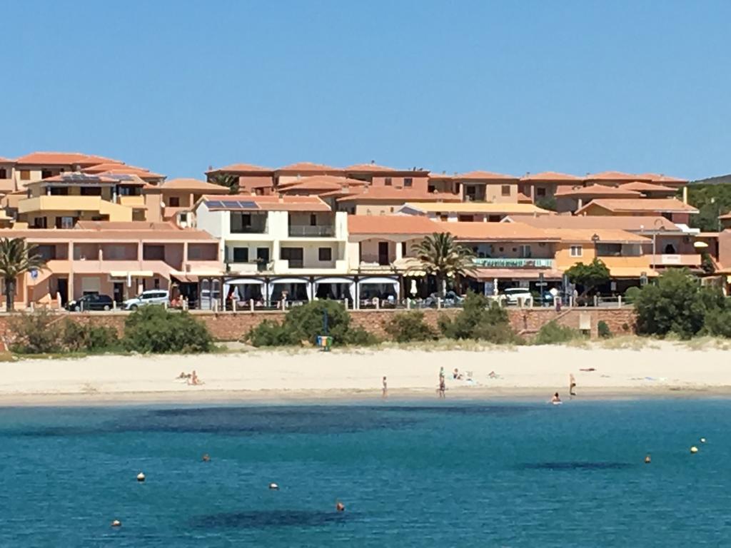 Borgo Spiaggia Vista Mare Isola Rossa Ngoại thất bức ảnh