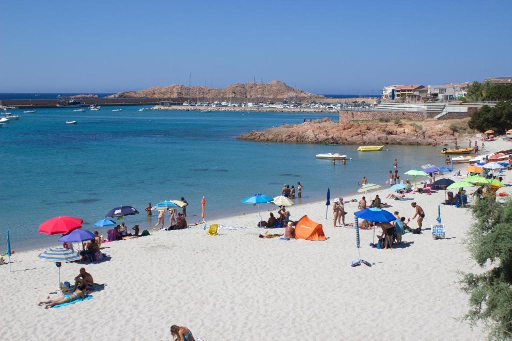 Borgo Spiaggia Vista Mare Isola Rossa Ngoại thất bức ảnh